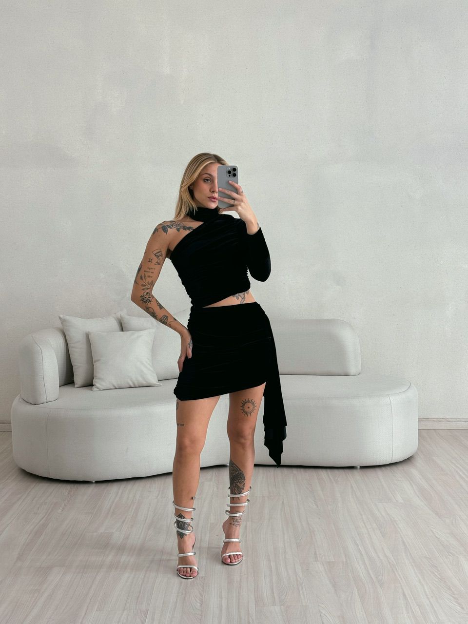 VESTIDO VELUDO NULA MANGA PRETO