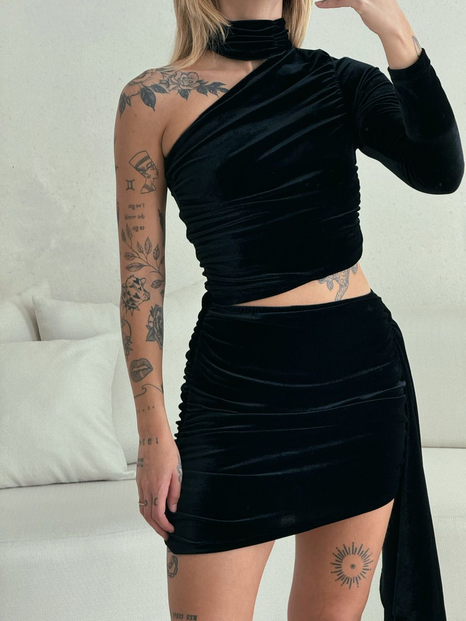 VESTIDO VELUDO NULA MANGA PRETO