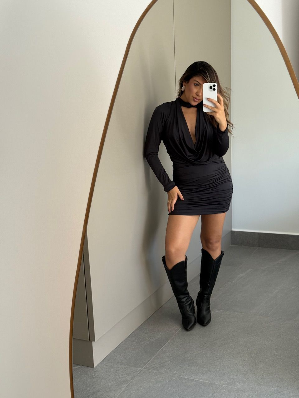 VESTIDO CHERRY DECOTE PRETO
