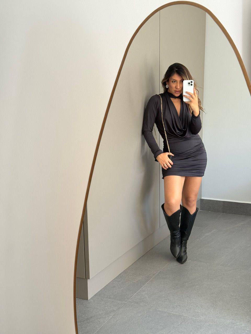 VESTIDO CHERRY DECOTE PRETO