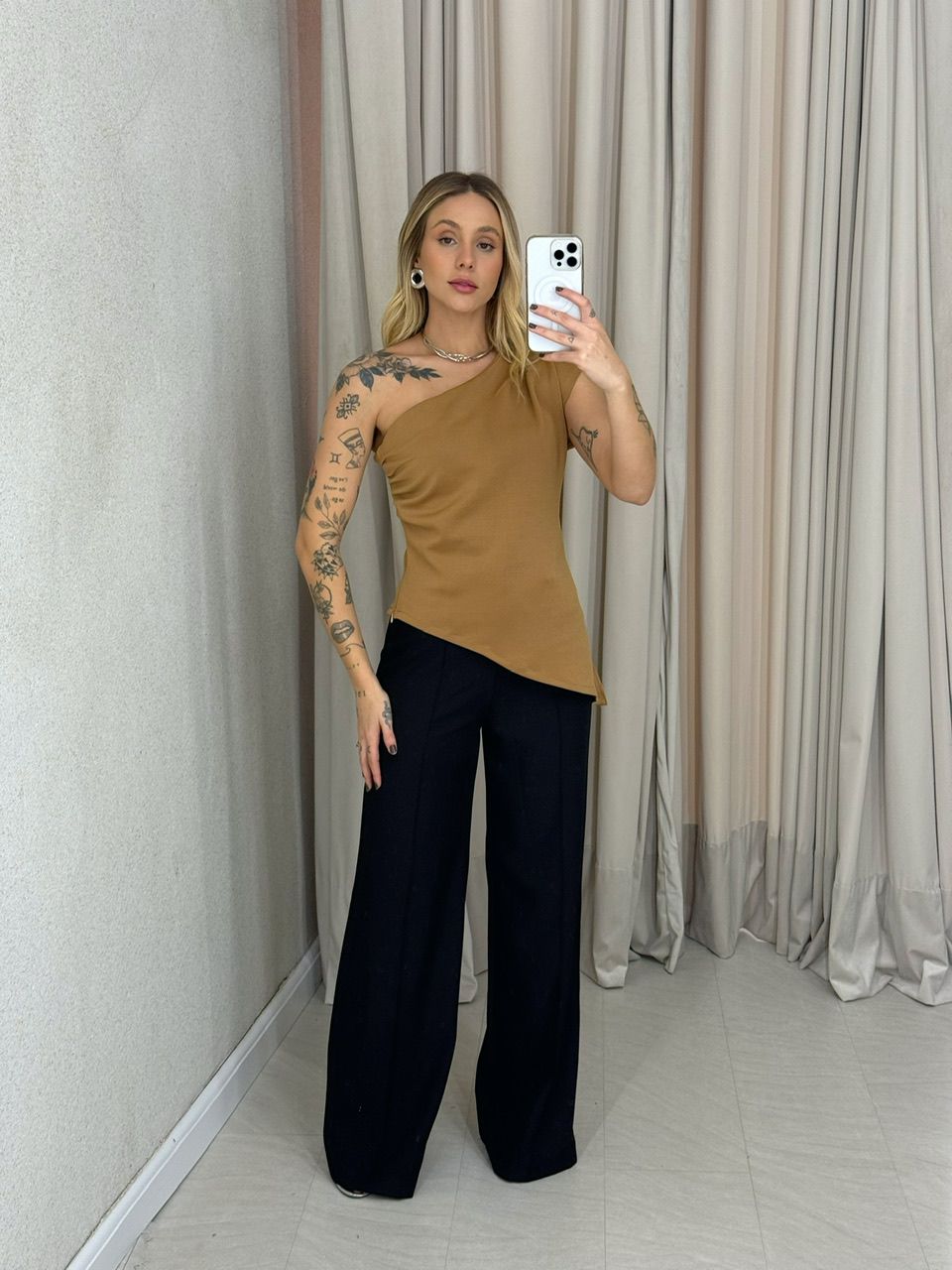 BLUSA SÔNIA ASSIMÉTRICA NUDE