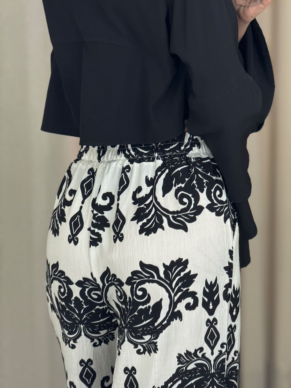 CALÇA HELOISA ESTAMPADA PRETA