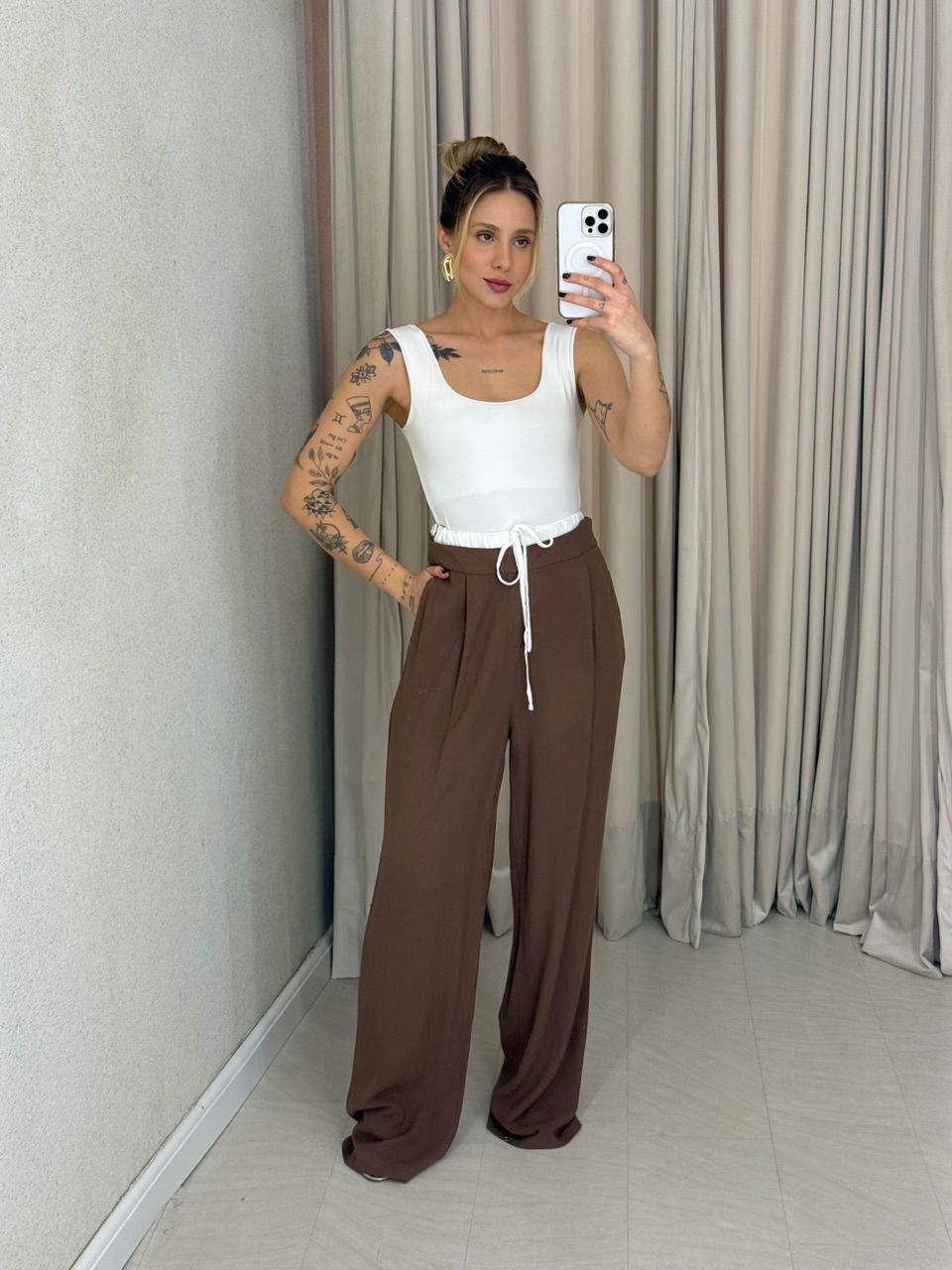 CALÇA MARIA FERNANDA PANTALONA MARROM