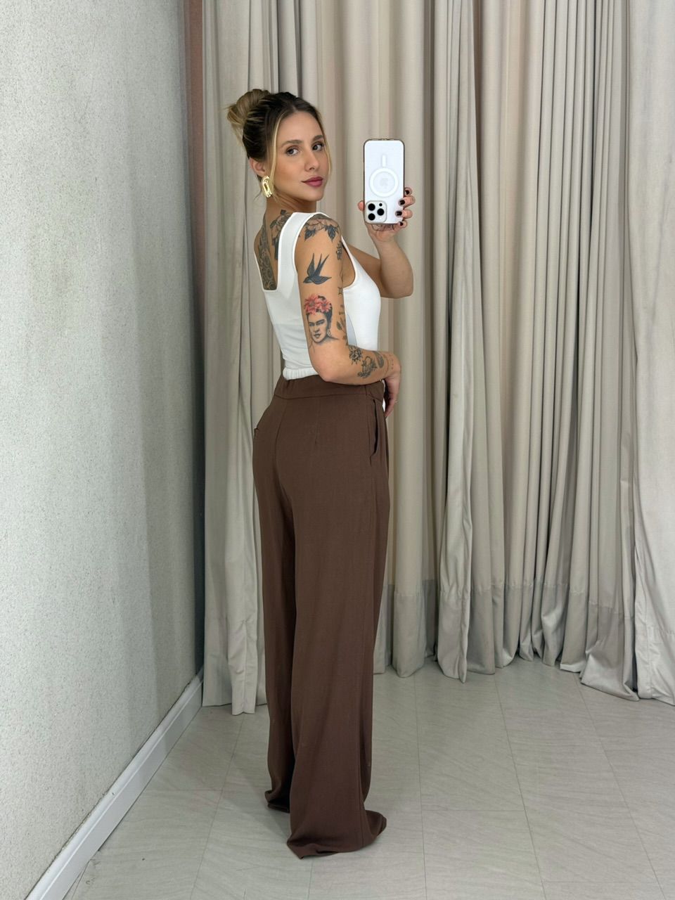 CALÇA MARIA FERNANDA PANTALONA MARROM