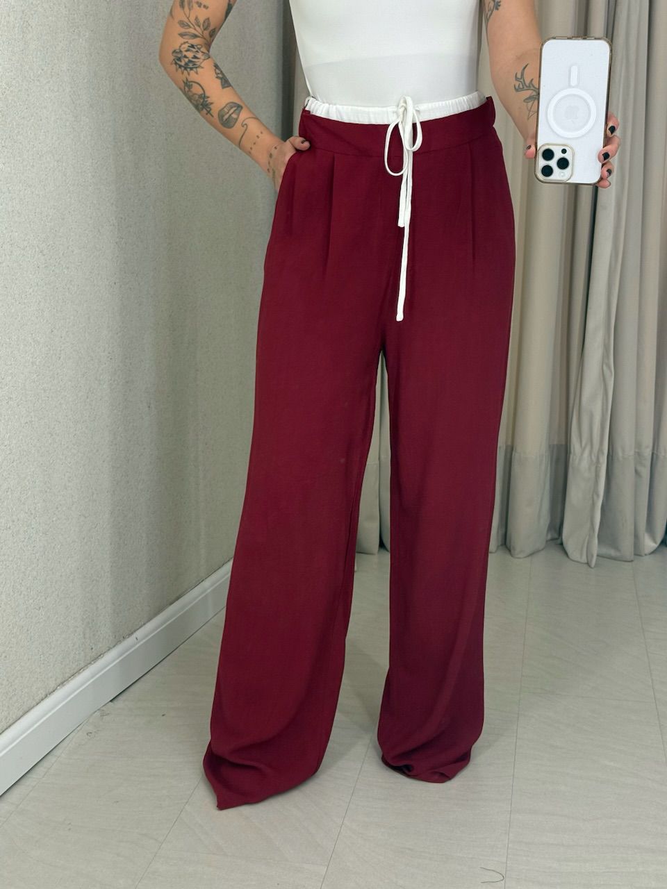 CALÇA MARIA FERNANDA PANTALONA VINHO