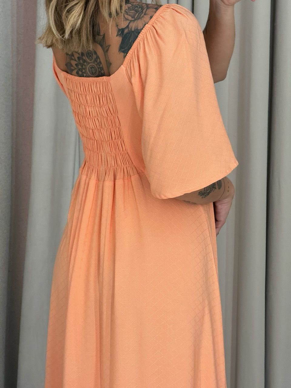 VESTIDO MANGA MIDI LARANJA