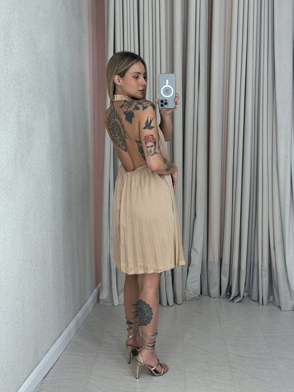 VESTIDO NÁTALI PLISSADO NUDE