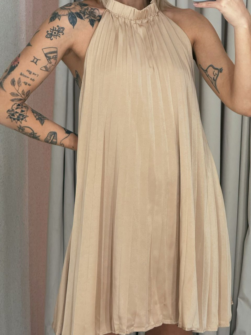 VESTIDO NÁTALI PLISSADO NUDE