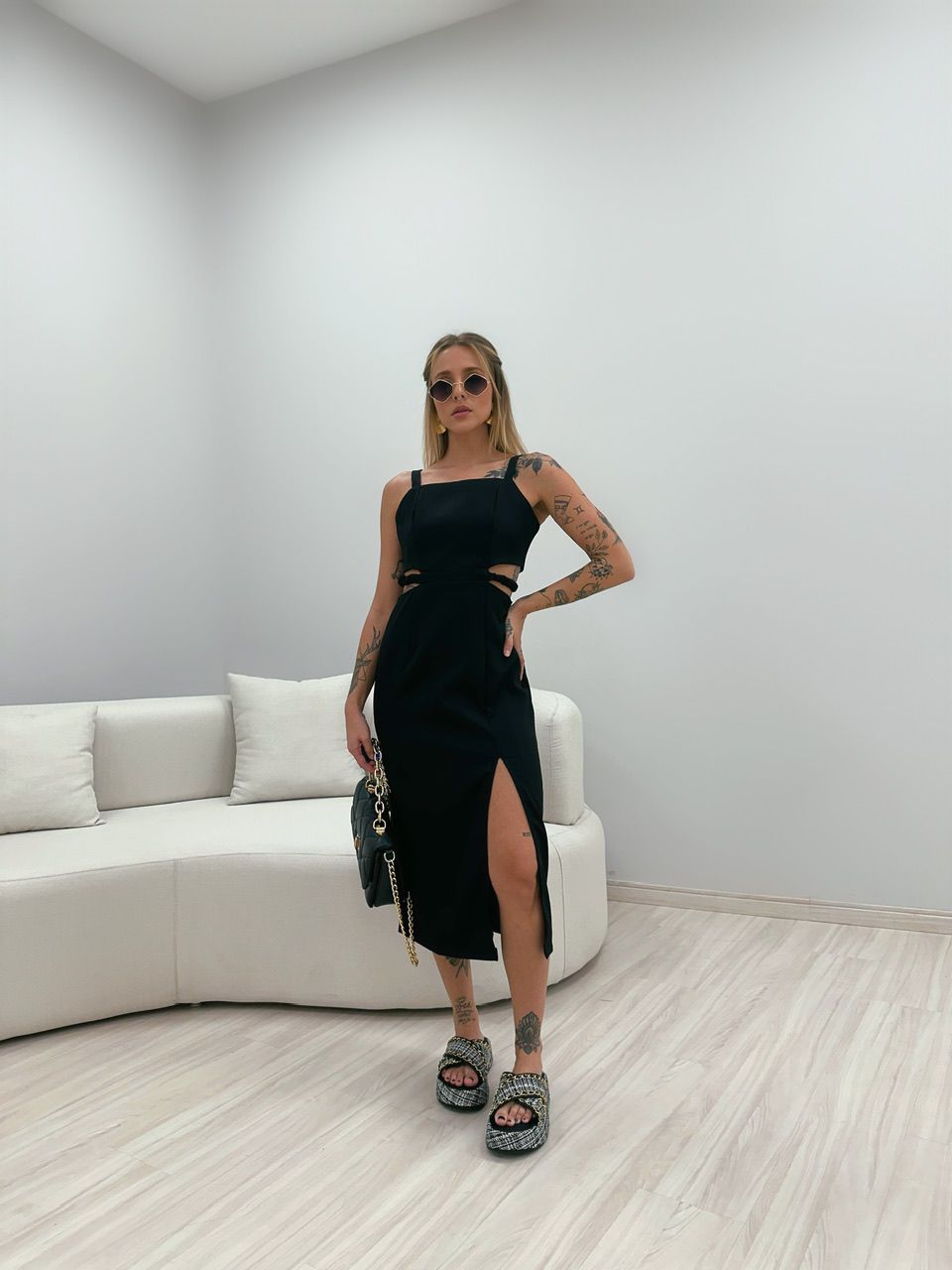 VESTIDO VIVIAN MIDI PRETO - 0048010032 - CAROLLA FERRARO