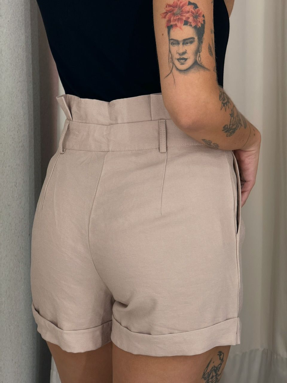 SHORT SANDY CURTO NUDE