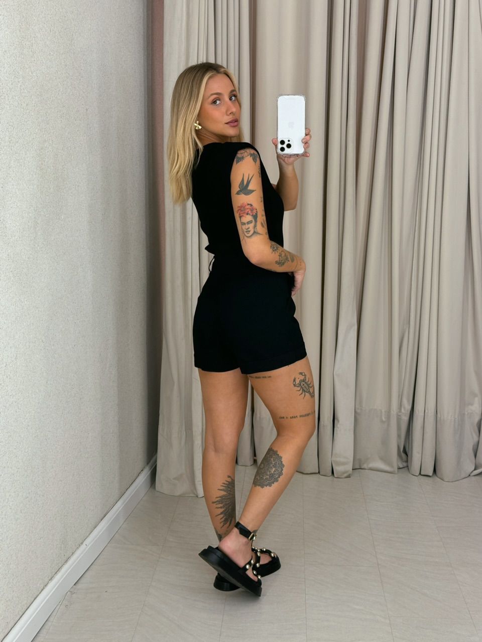 SHORT SANDY CURTO PRETO