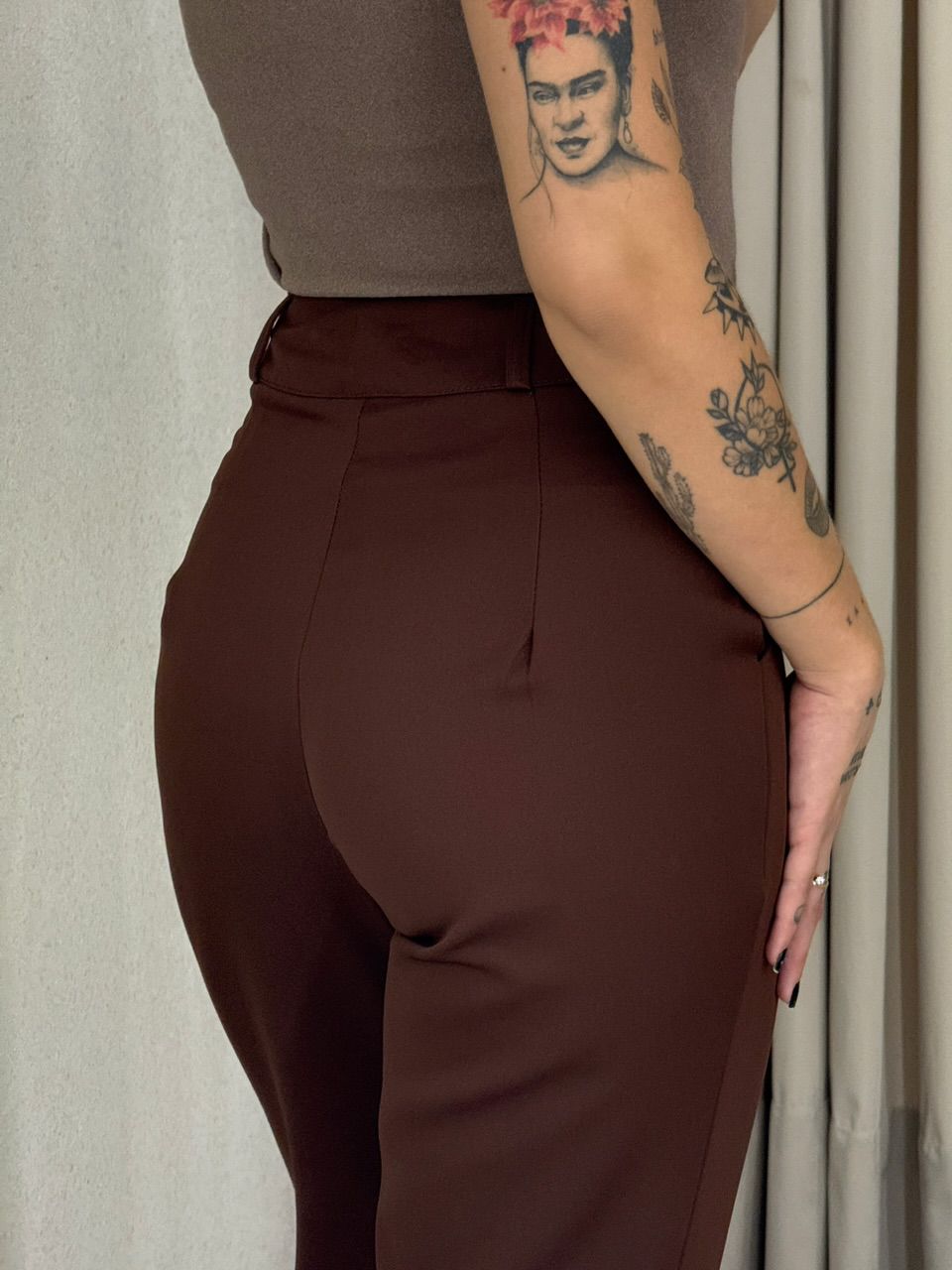 CALÇA SABRINA CENOURA MARROM