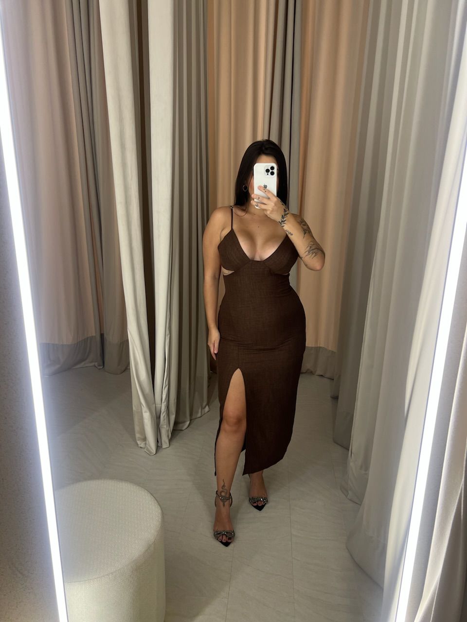 VESTIDO FABIANA DECOTE MARROM