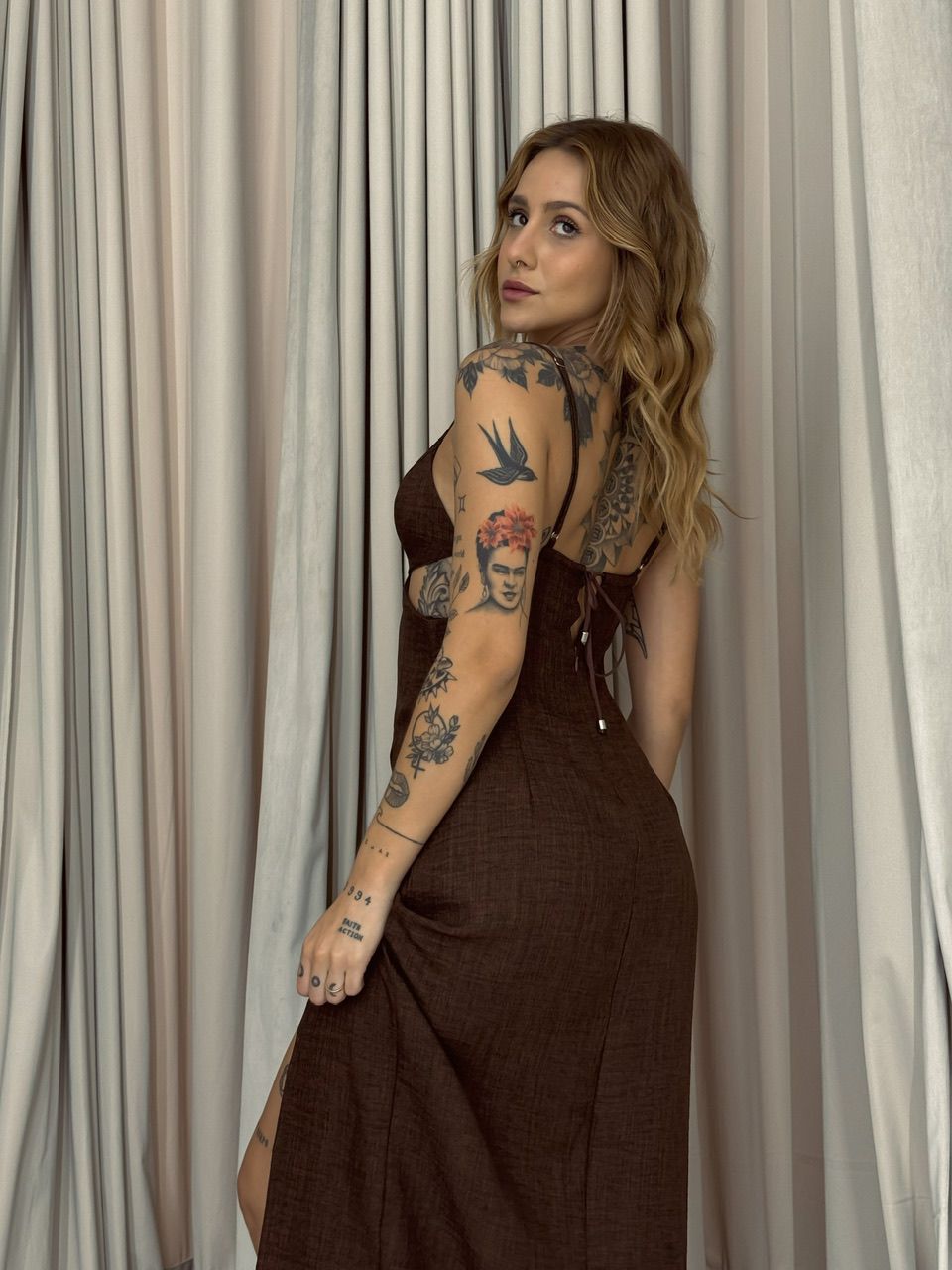 VESTIDO FABIANA DECOTE MARROM