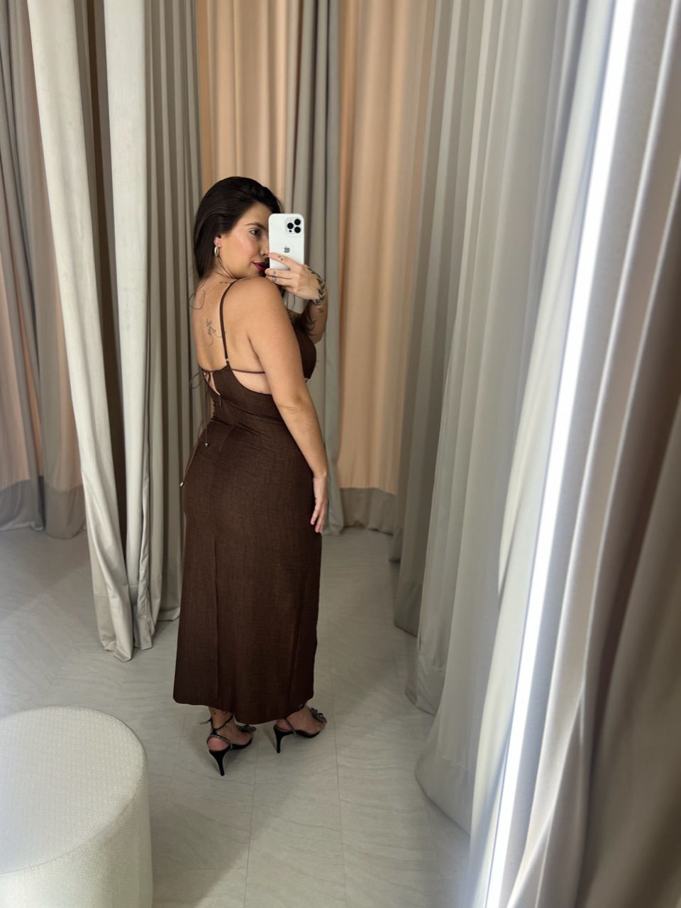 VESTIDO FABIANA DECOTE MARROM