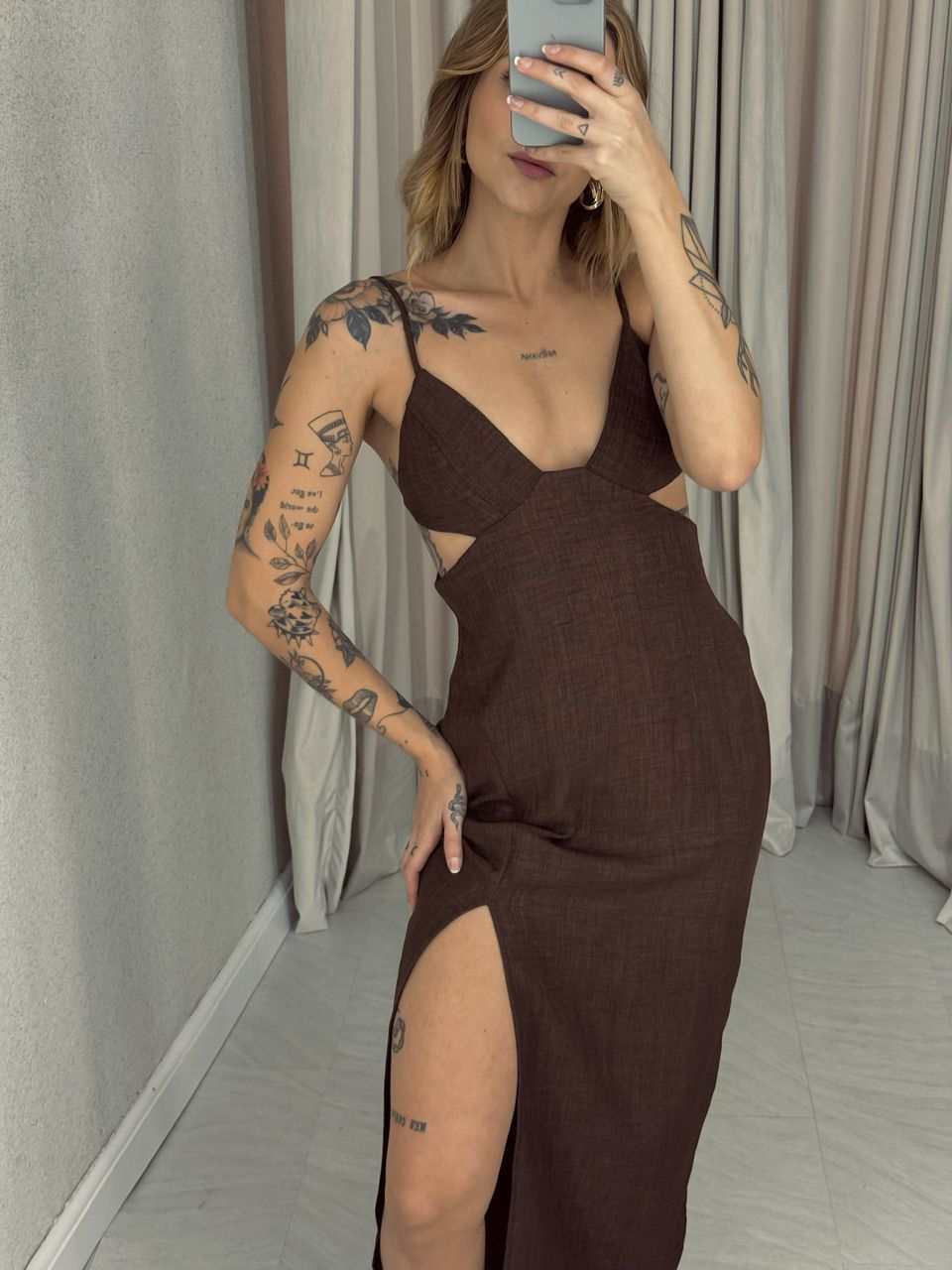 VESTIDO FABIANA DECOTE MARROM