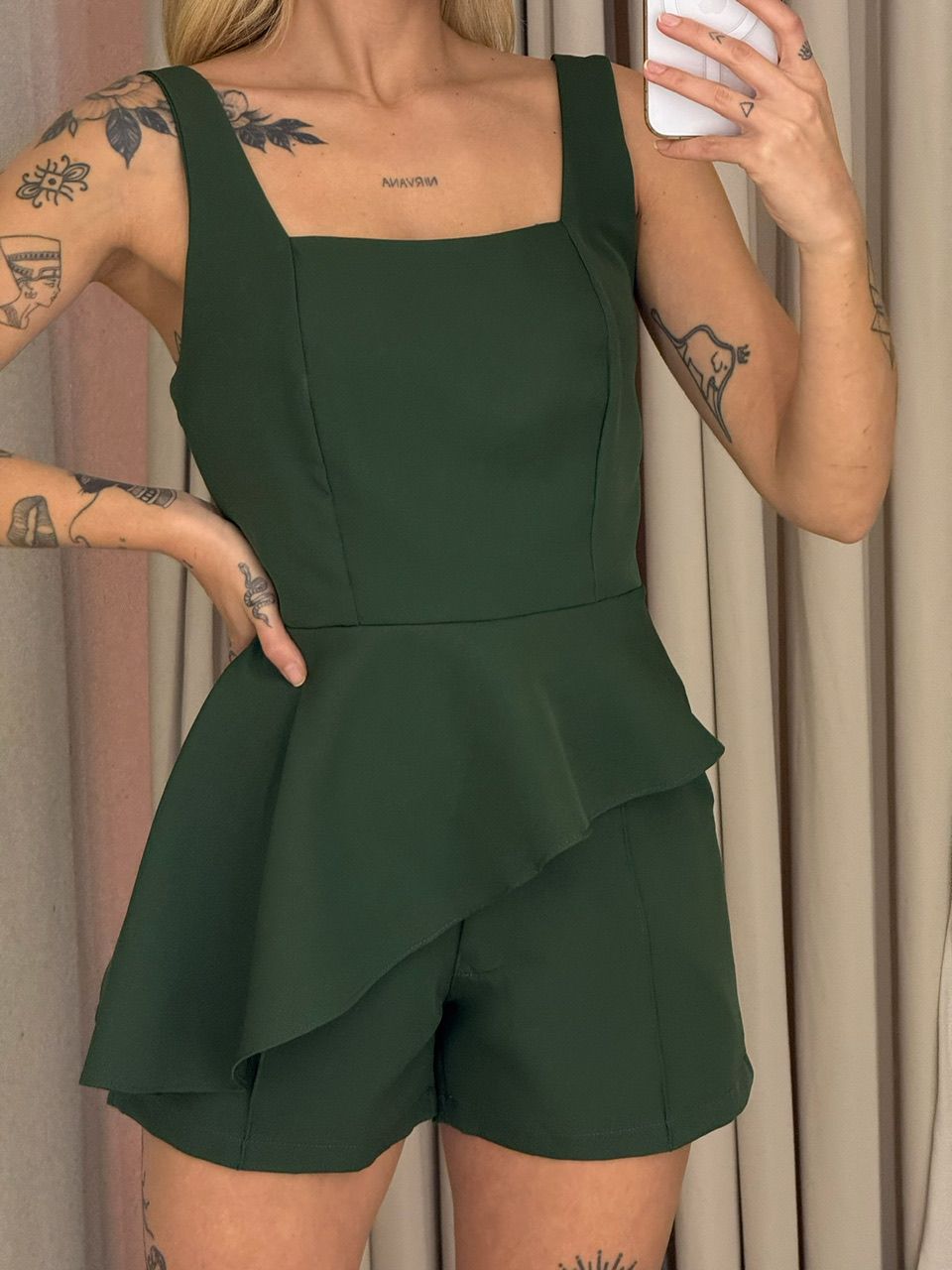 CONJUNTO EVA BLUSA ASSIMÉTRICA VERDE