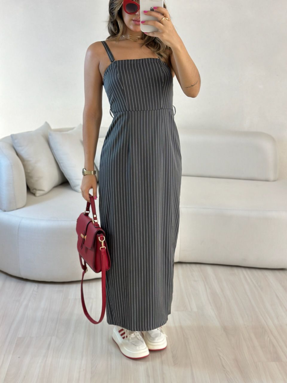VESTIDO ANA CLÁUDIA RISCA DE GIZ CINZA