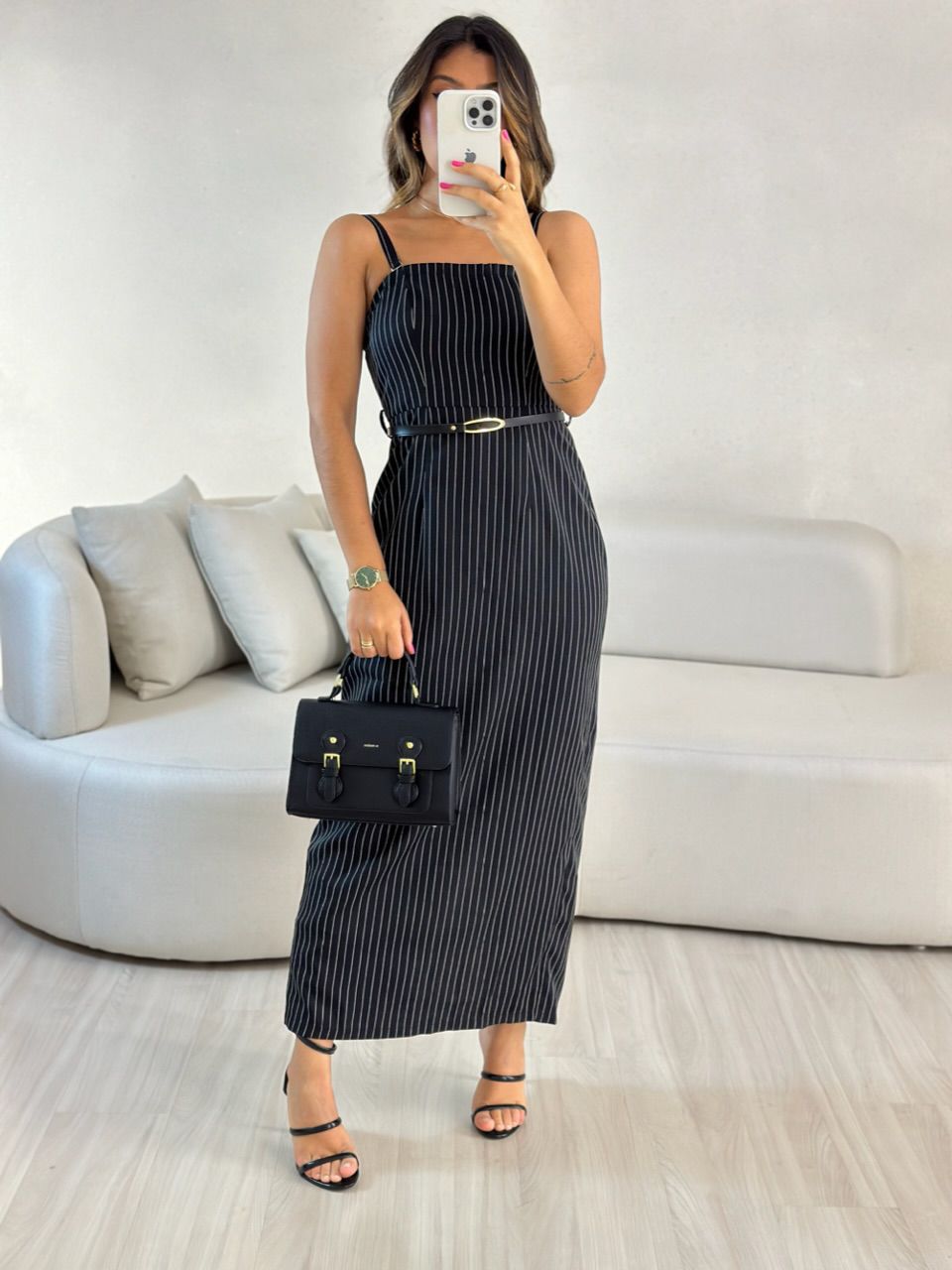 VESTIDO ANA CLÁUDIA RISCA DE GIZ PRETO - 005462003... - CAROLLA FERRARO