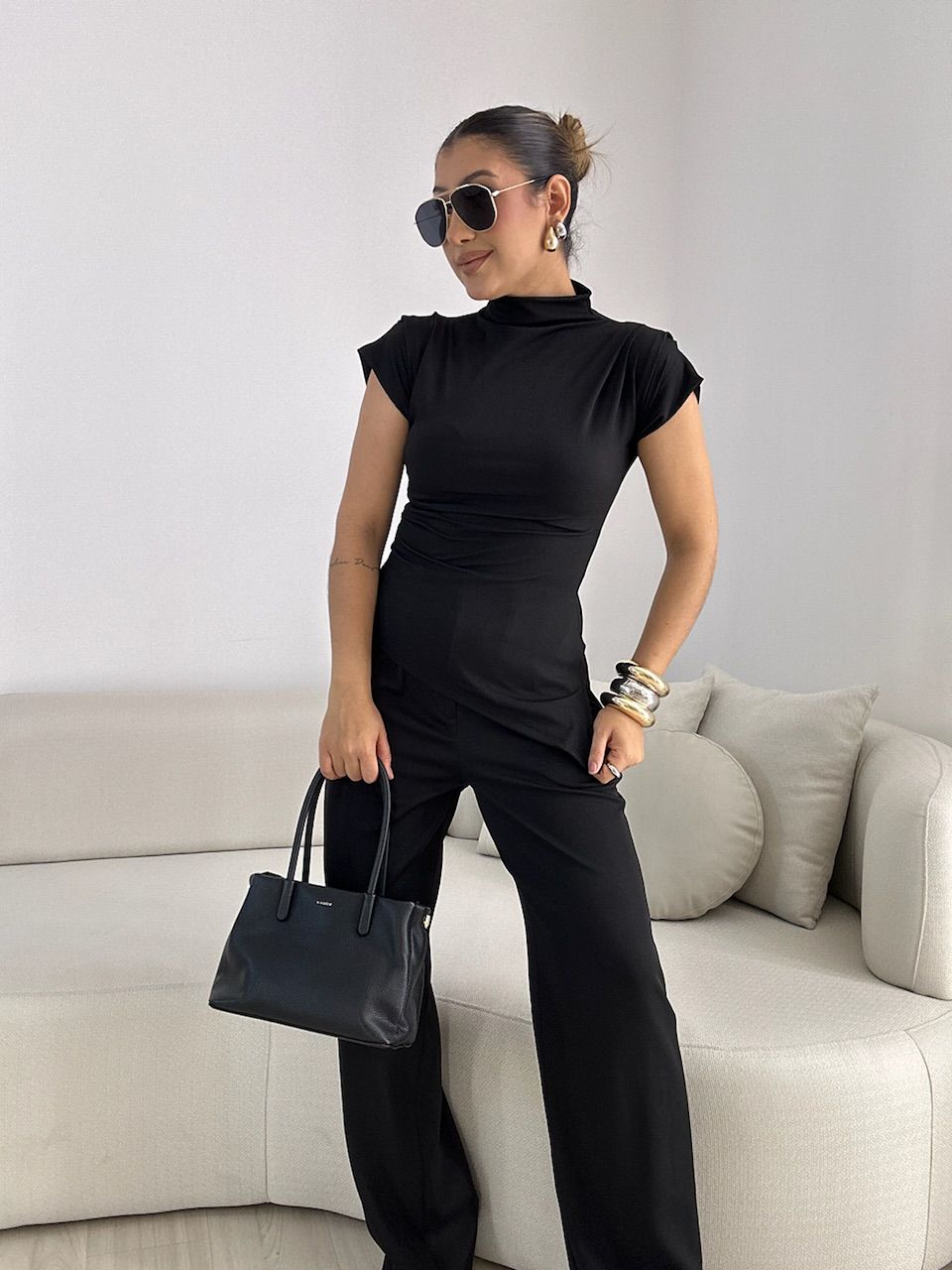 BLUSA CARLA ASSIMÉTRICA PRETA - 0066850033 - CAROLLA FERRARO