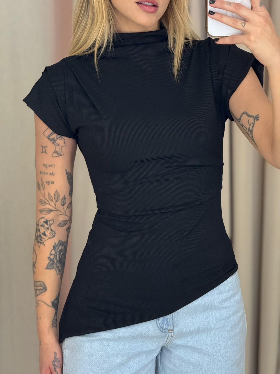 BLUSA CARLA ASSIMÉTRICA PRETA