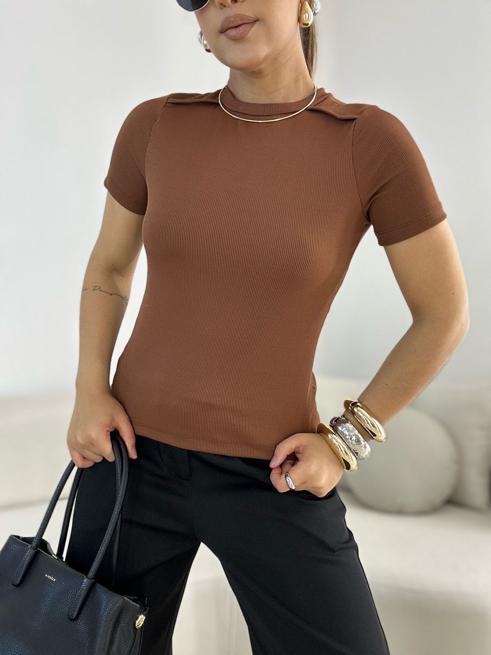 BLUSA KIARA GOLA MARROM