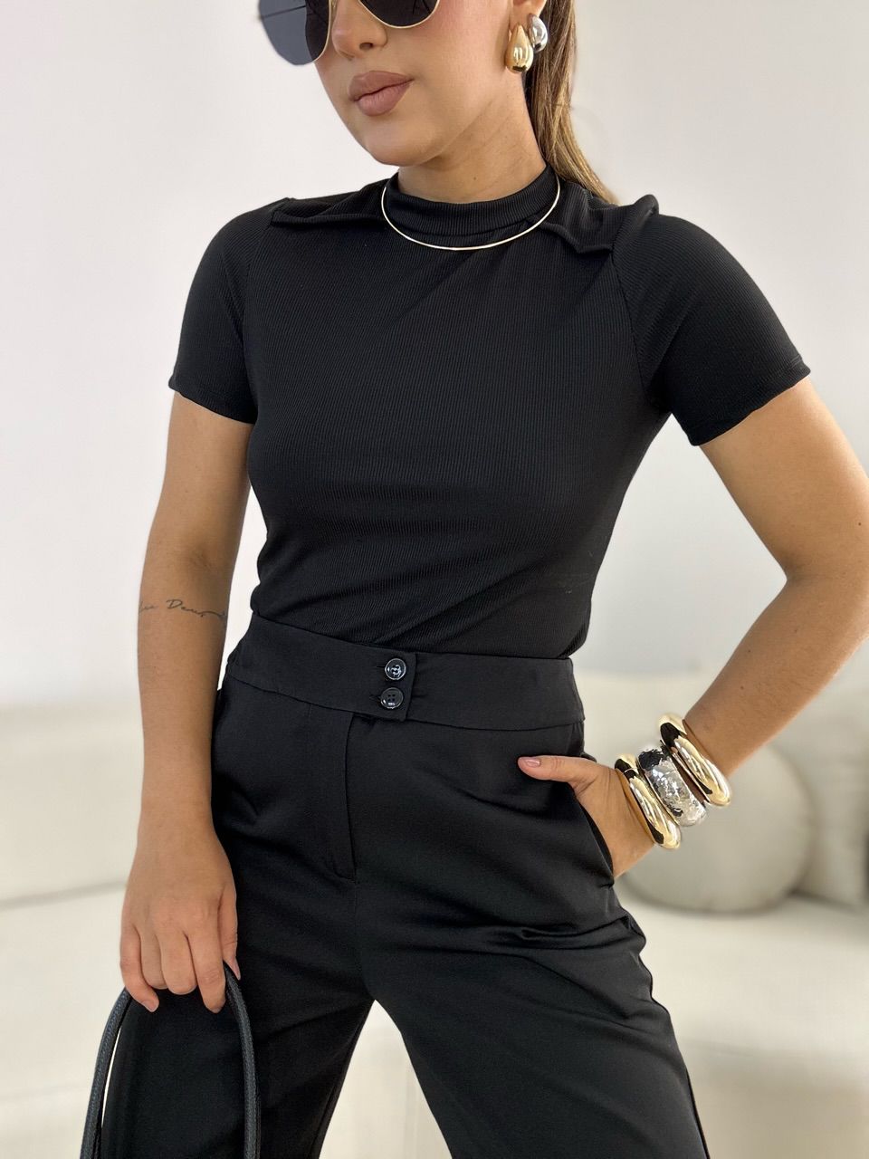 BLUSA KIARA GOLA PRETA - 0066780033 - CAROLLA FERRARO