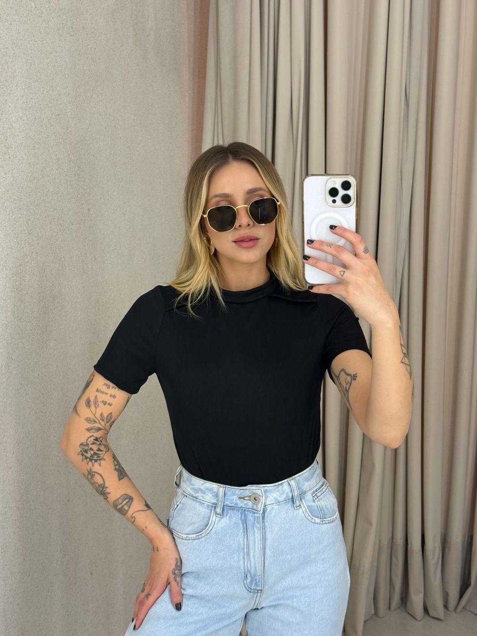 BLUSA KIARA GOLA PRETA