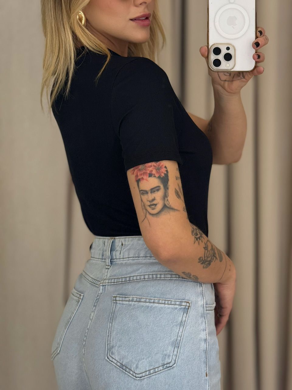 BLUSA KIARA GOLA PRETA