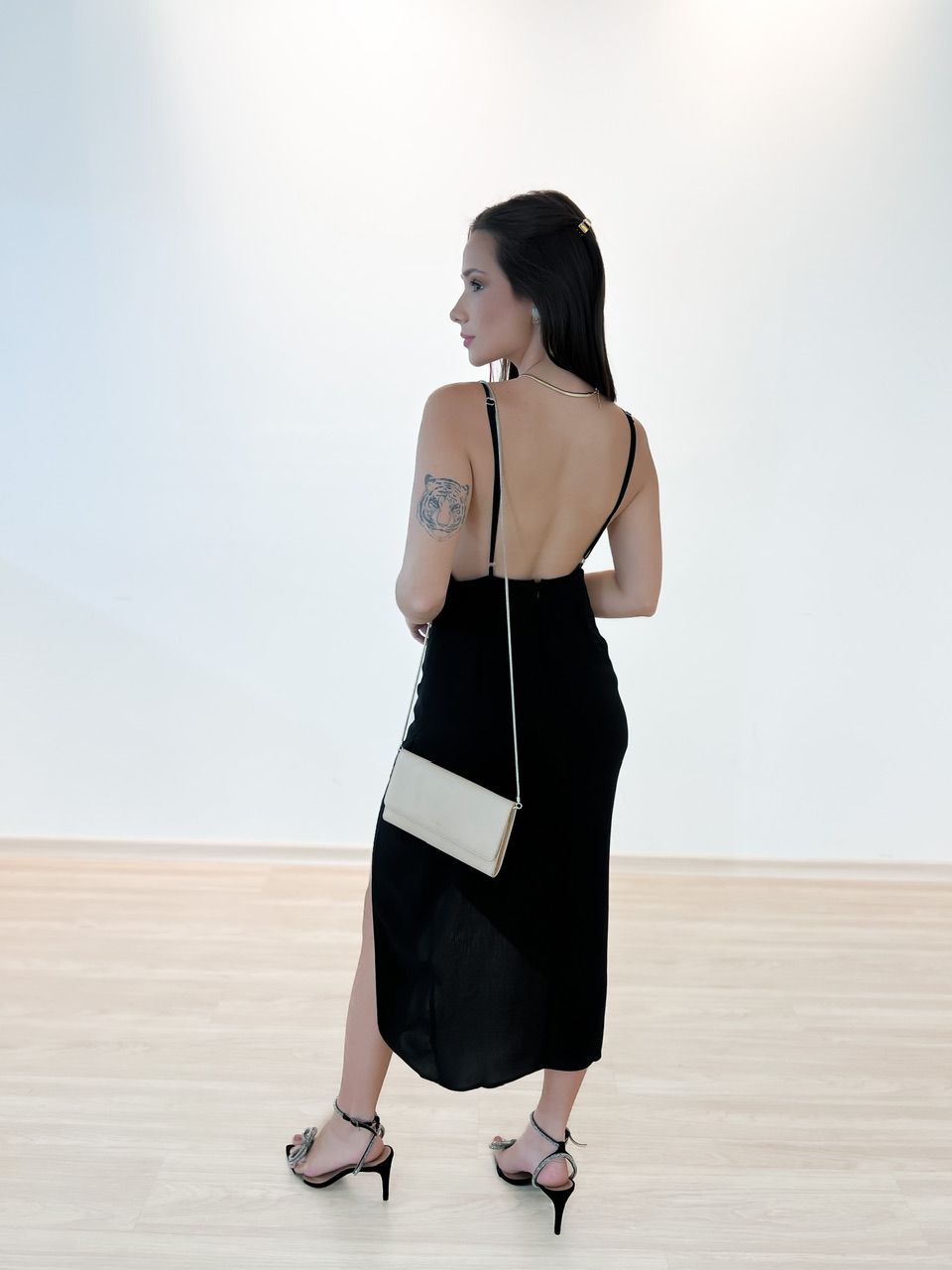 VESTIDO ISIS MIDI PRETO