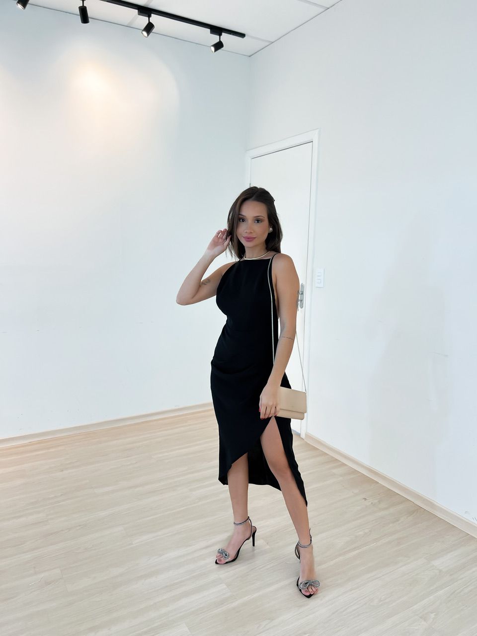 VESTIDO ISIS MIDI PRETO