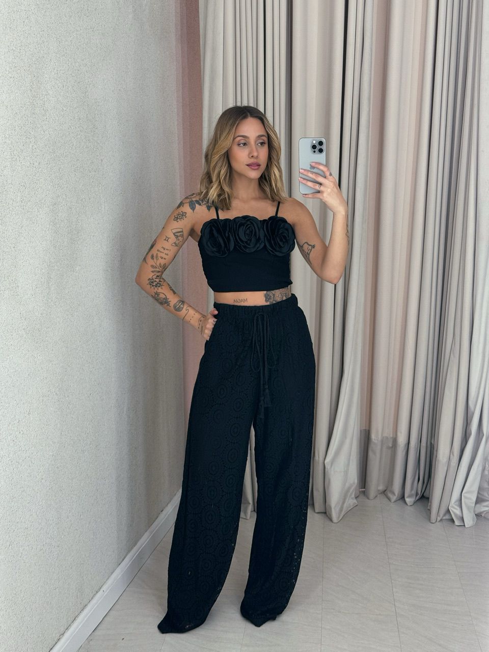CALÇA GRAZI RENDA PRETA - 0056630033 - CAROLLA FERRARO