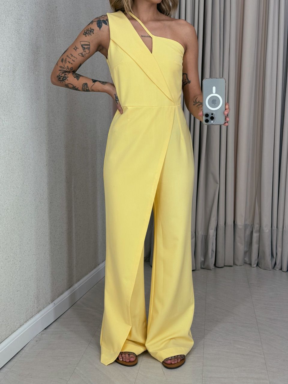 MACACÃO AGNES NULA MANGA AMARELO