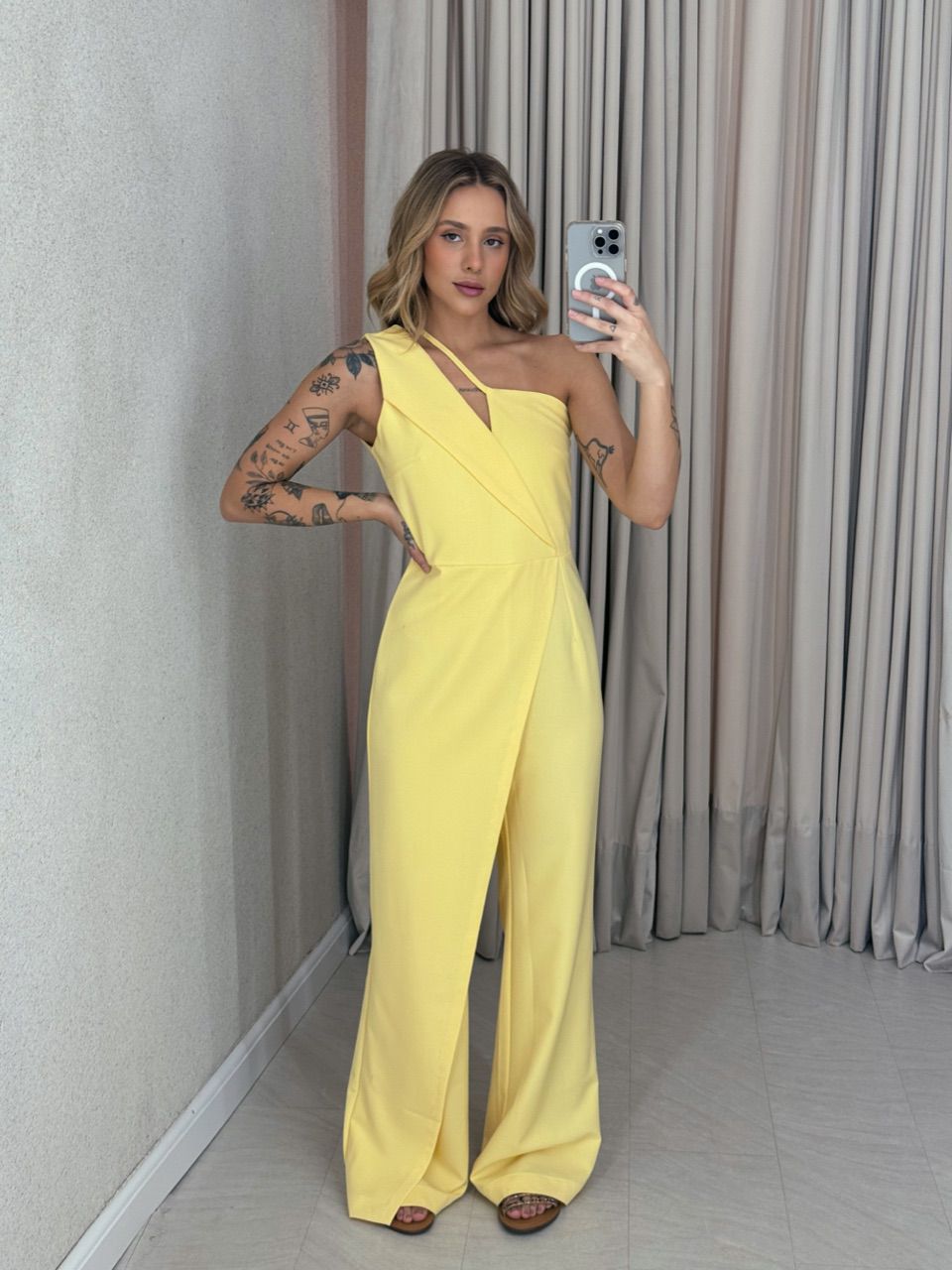 MACACÃO AGNES NULA MANGA AMARELO