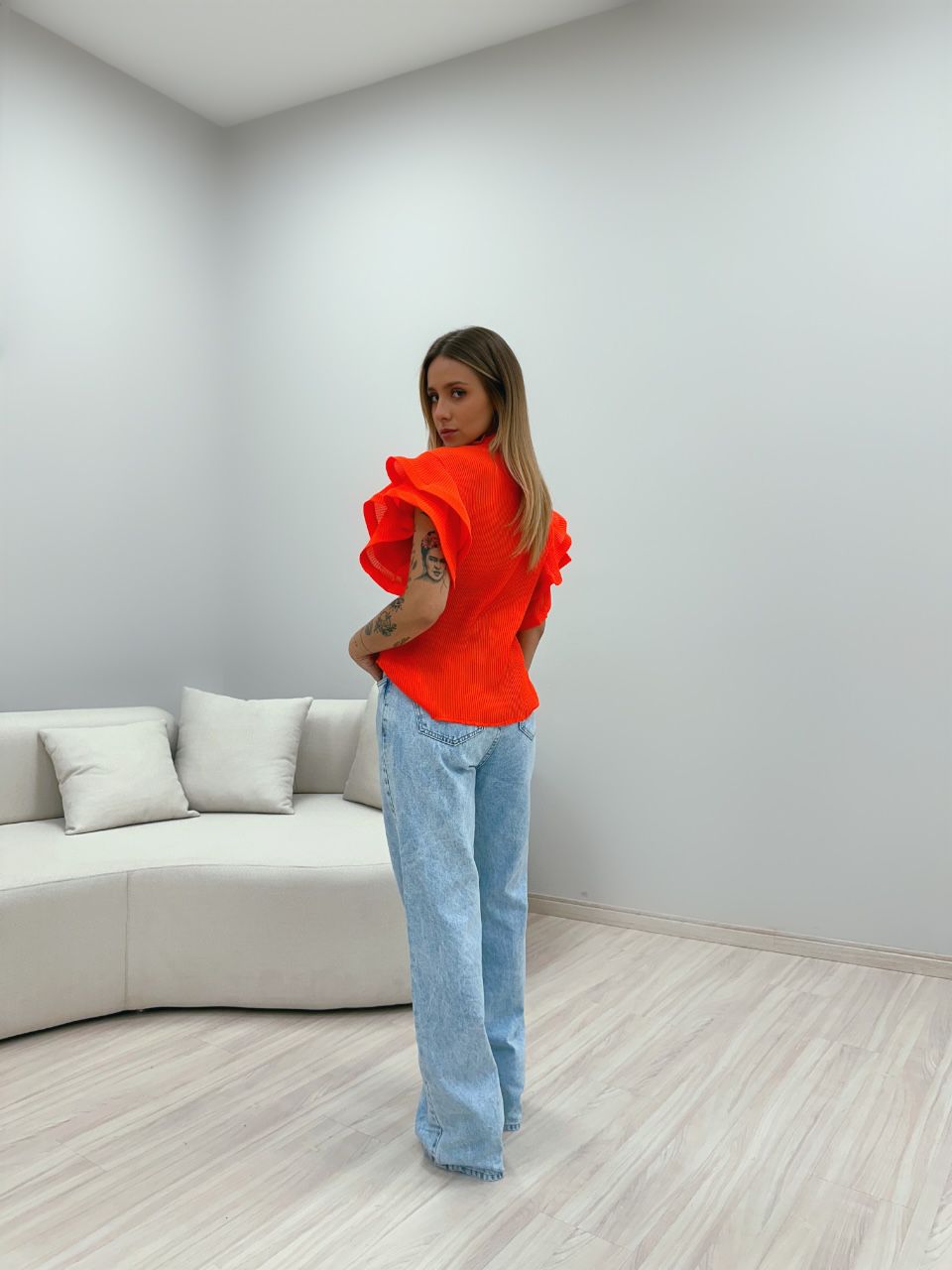 BLUSA BIANCA PLISSADA LARANJA