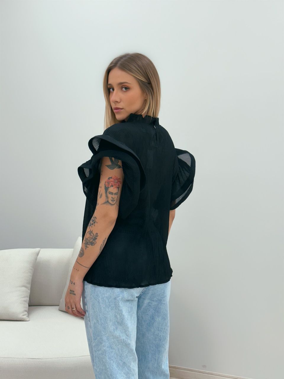 BLUSA BIANCA PLISSADA PRETA