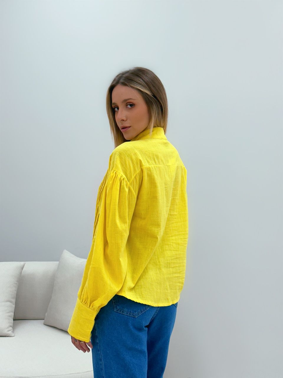CAMISA BOTÕES PÉROLA AMARELA