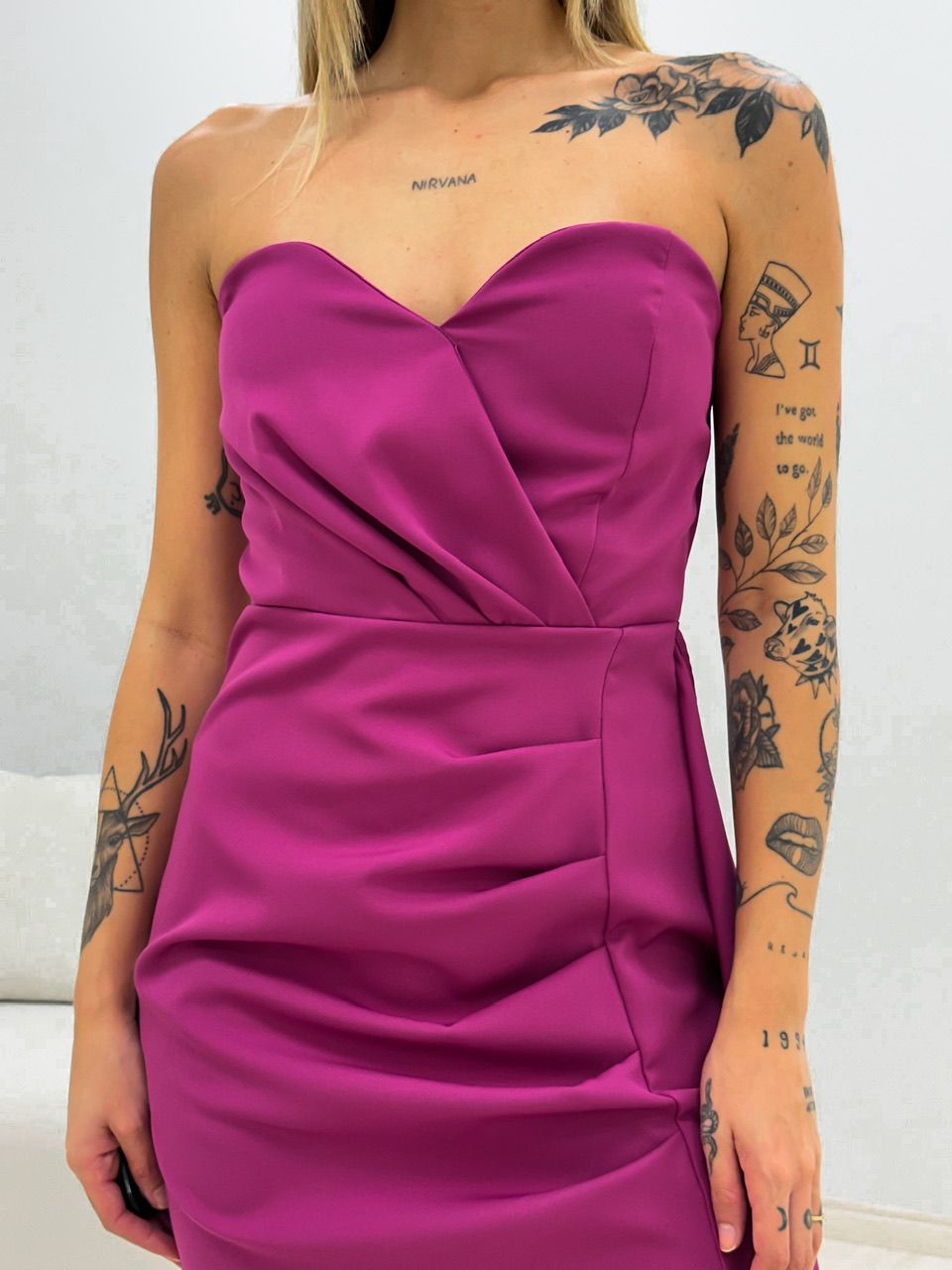 VESTIDO ISABELA CURTO FUCSIA