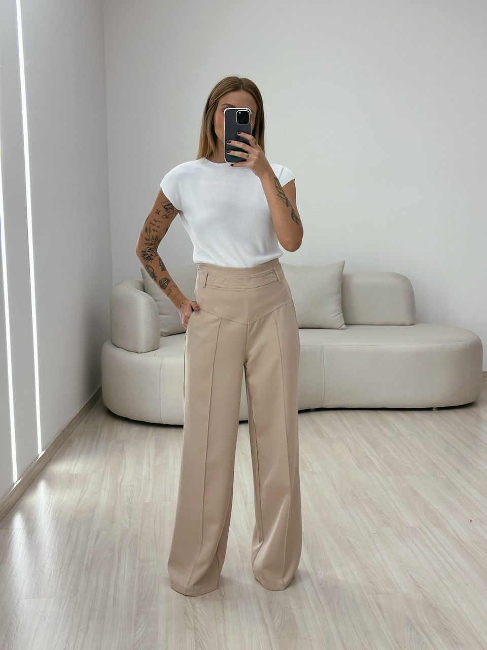 CALÇA MARTA CÓS ALTO PANTALONA MARFIM - 0050120056... - CAROLLA FERRARO