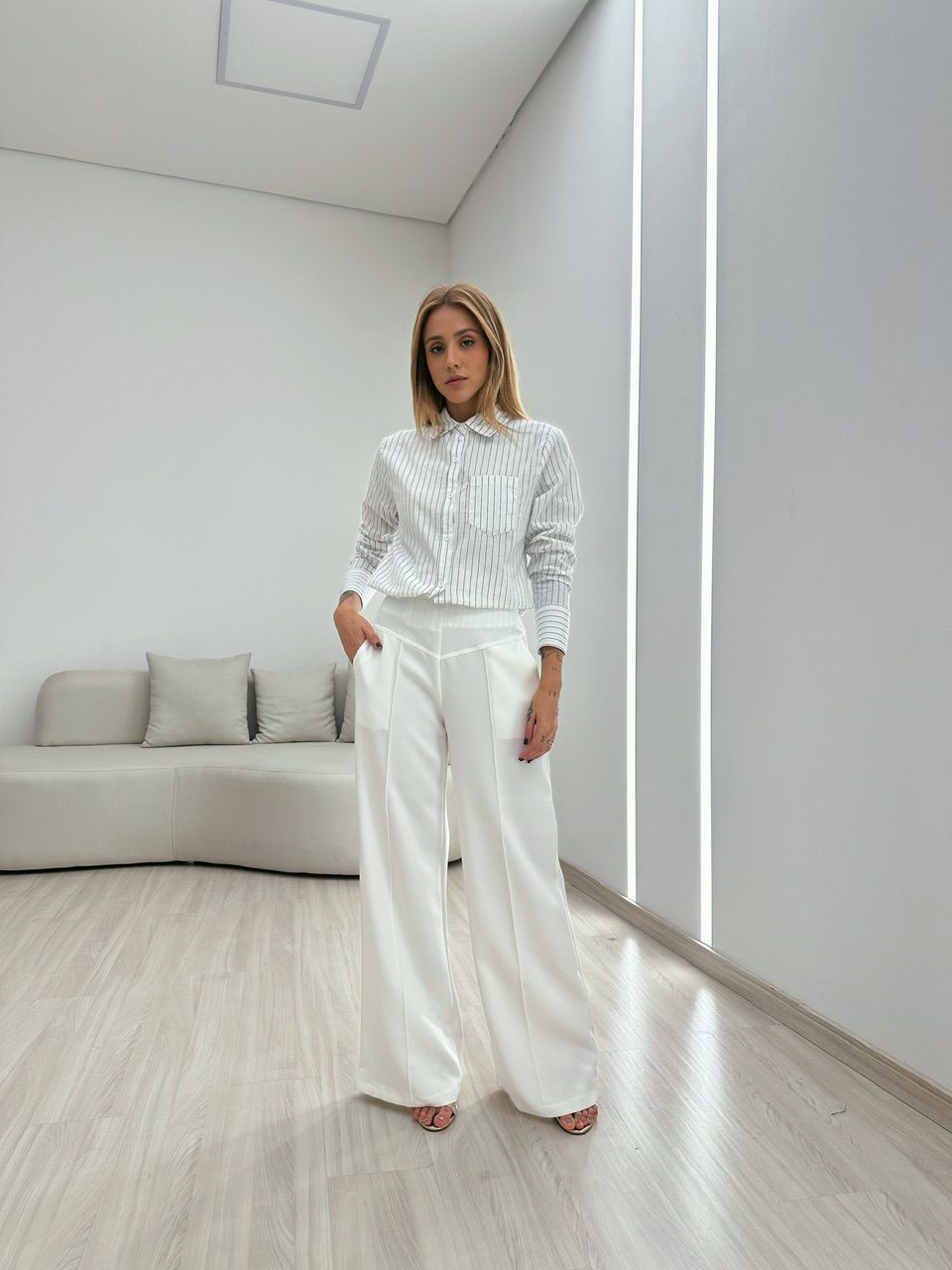CAMISA OLIVIA LISTRADA BRANCA
