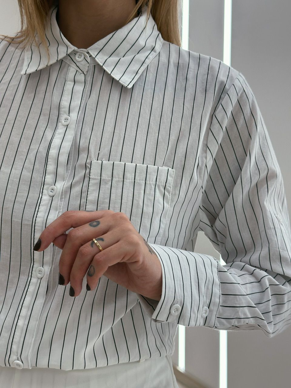 CAMISA OLIVIA LISTRADA BRANCA