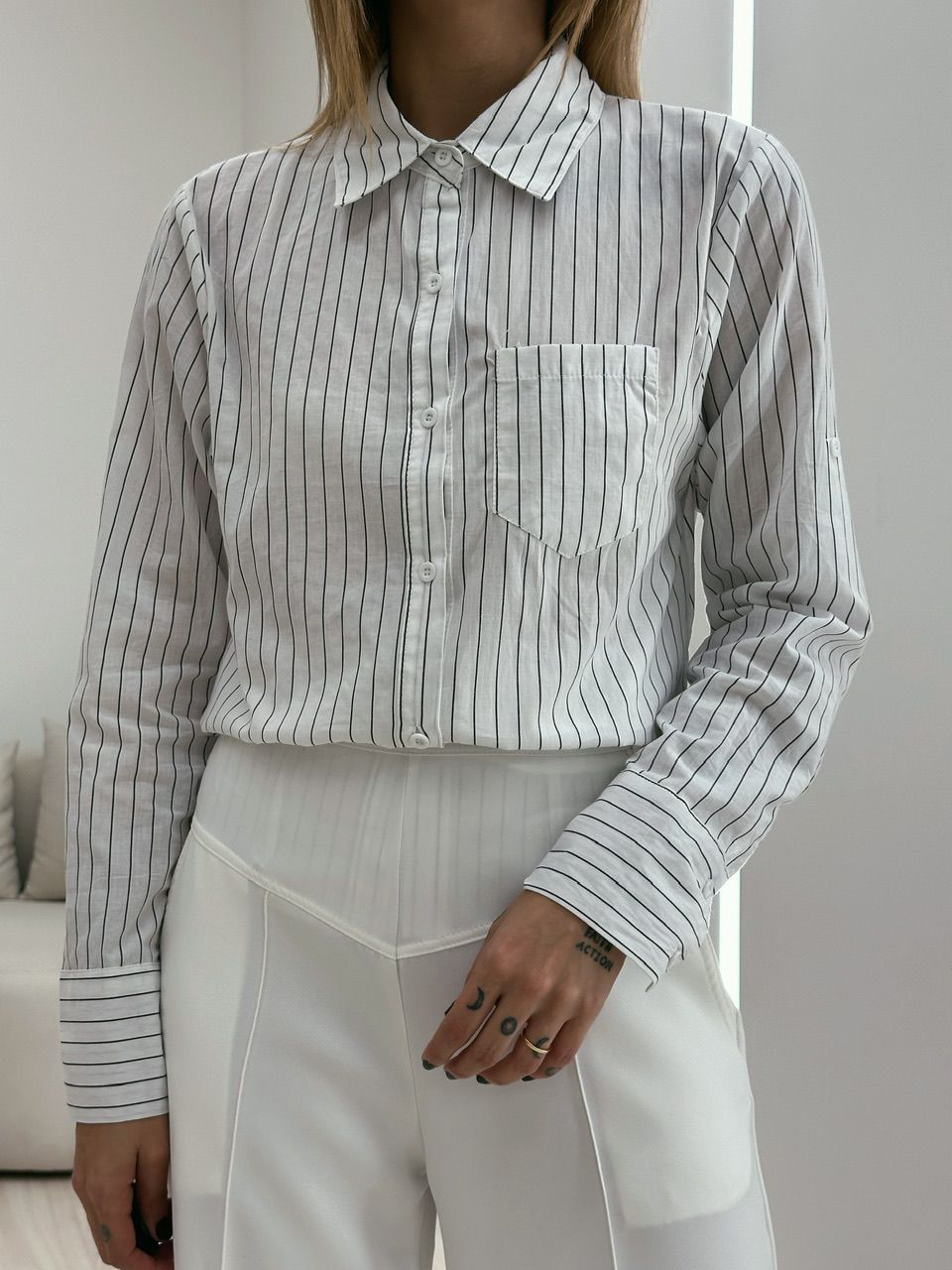 CAMISA OLIVIA LISTRADA BRANCA