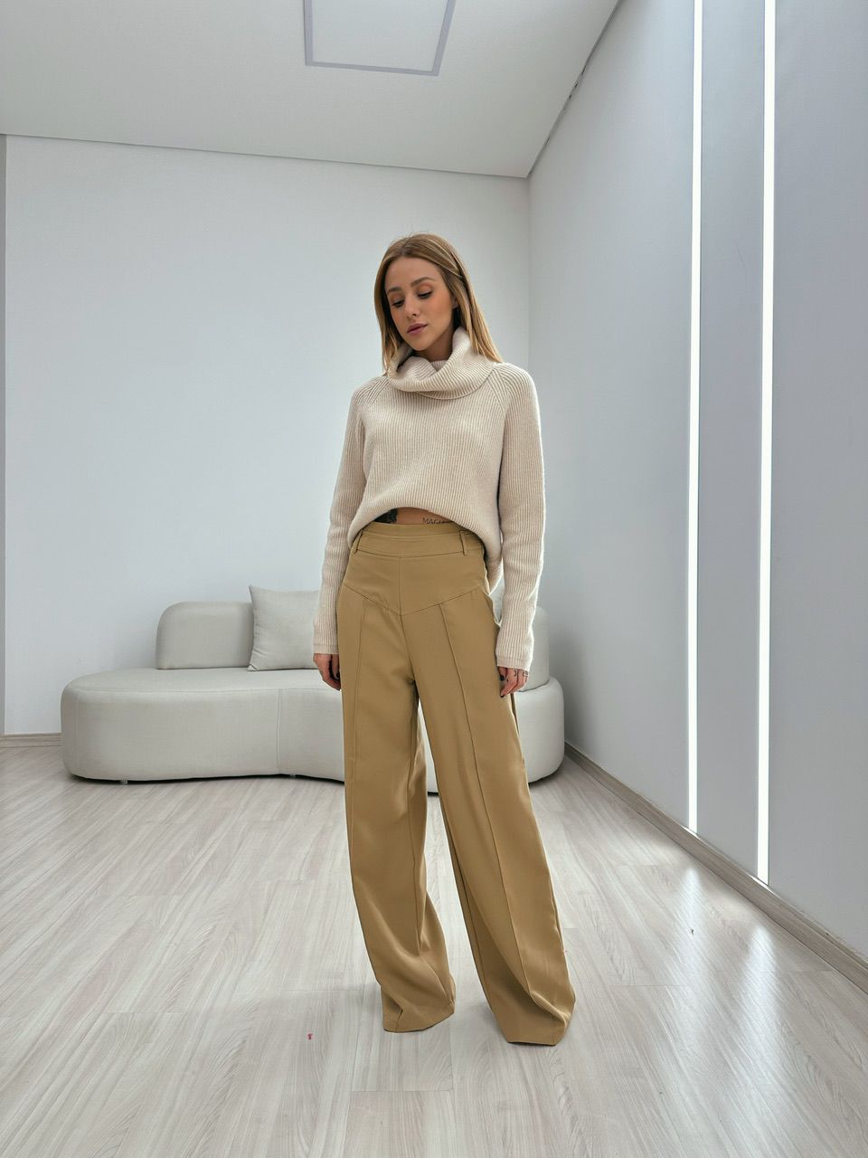TRICOT GOLA ALTA AREIA
