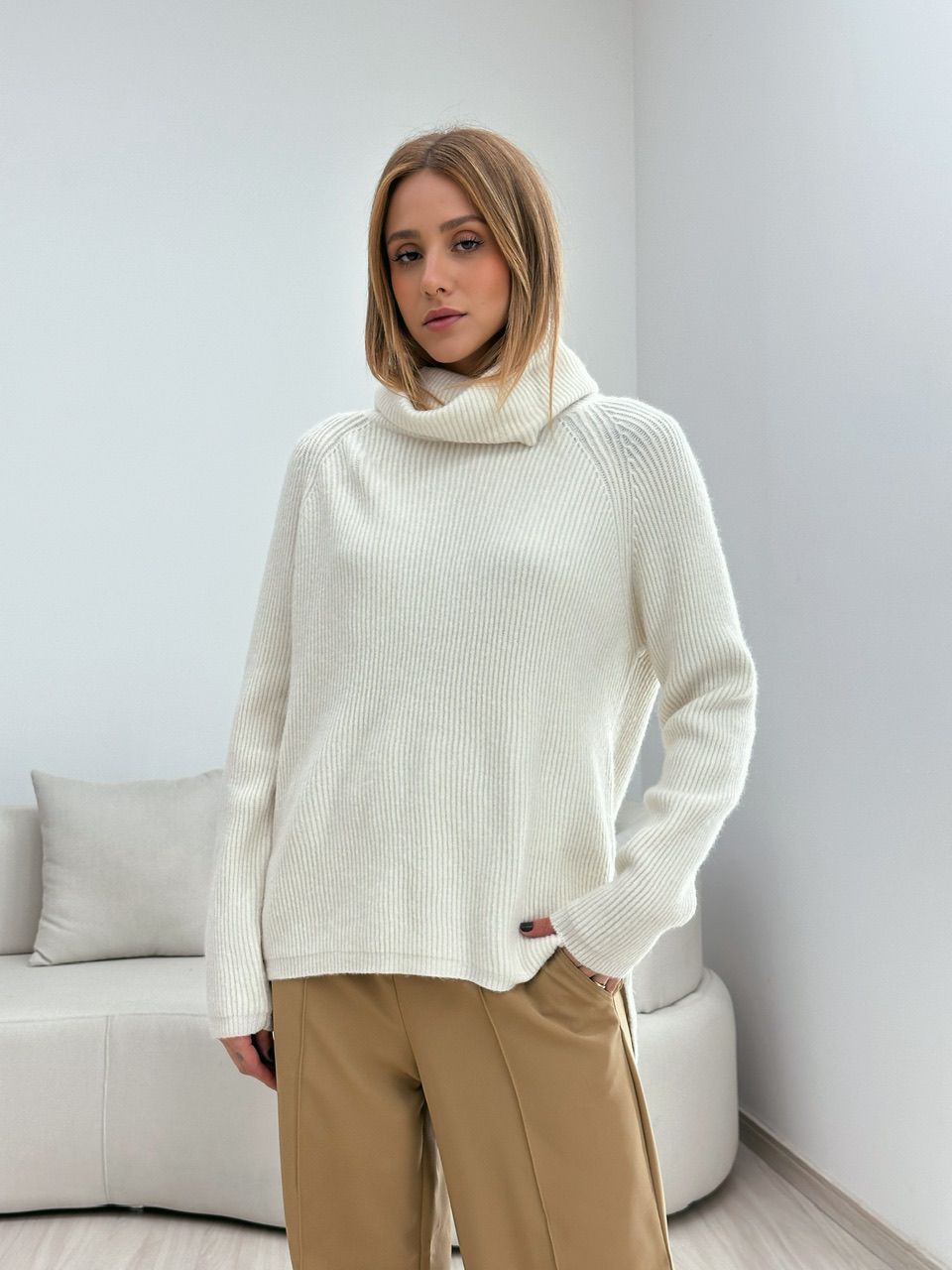 TRICOT GOLA ALTA MARFIM