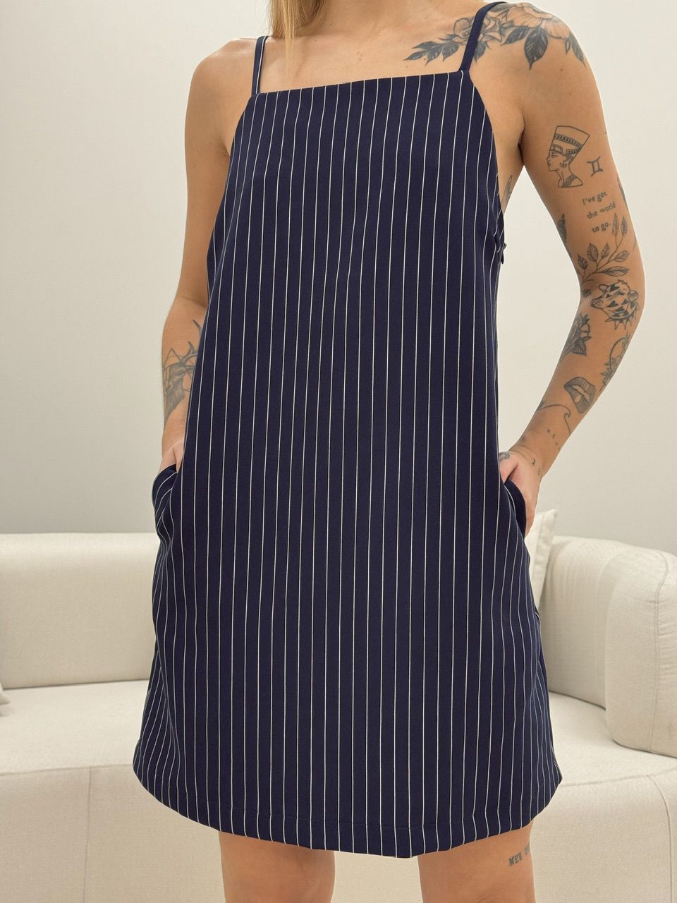 VESTIDO RISCA DE GIZ CURTO MARINHO