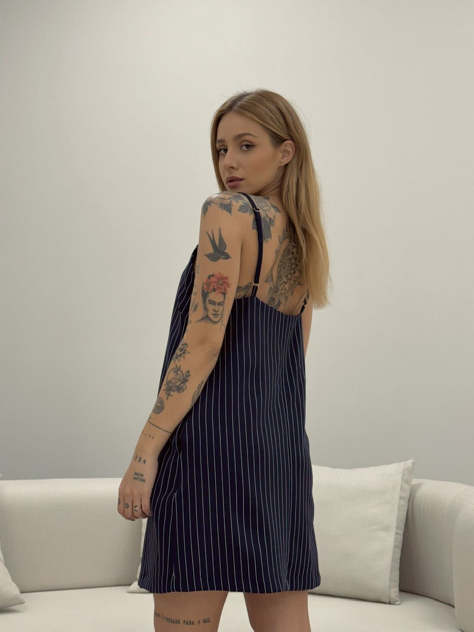 VESTIDO RISCA DE GIZ CURTO MARINHO