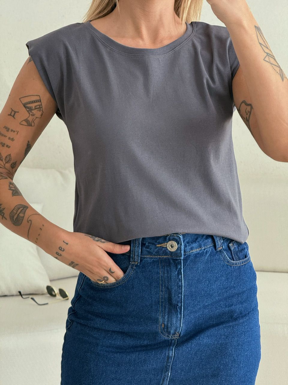 BLUSA CAMILA MUSCLE CINZA