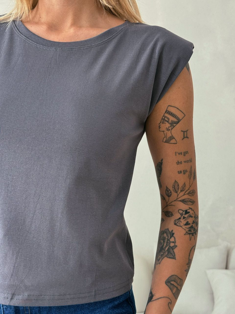BLUSA CAMILA MUSCLE CINZA
