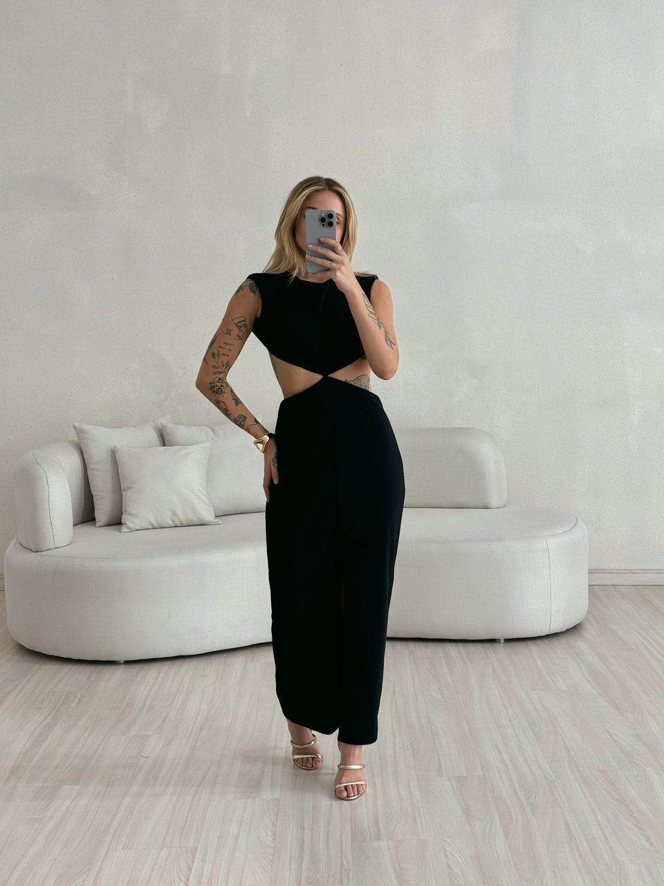 VESTIDO DETALHE VAZADO PRETO