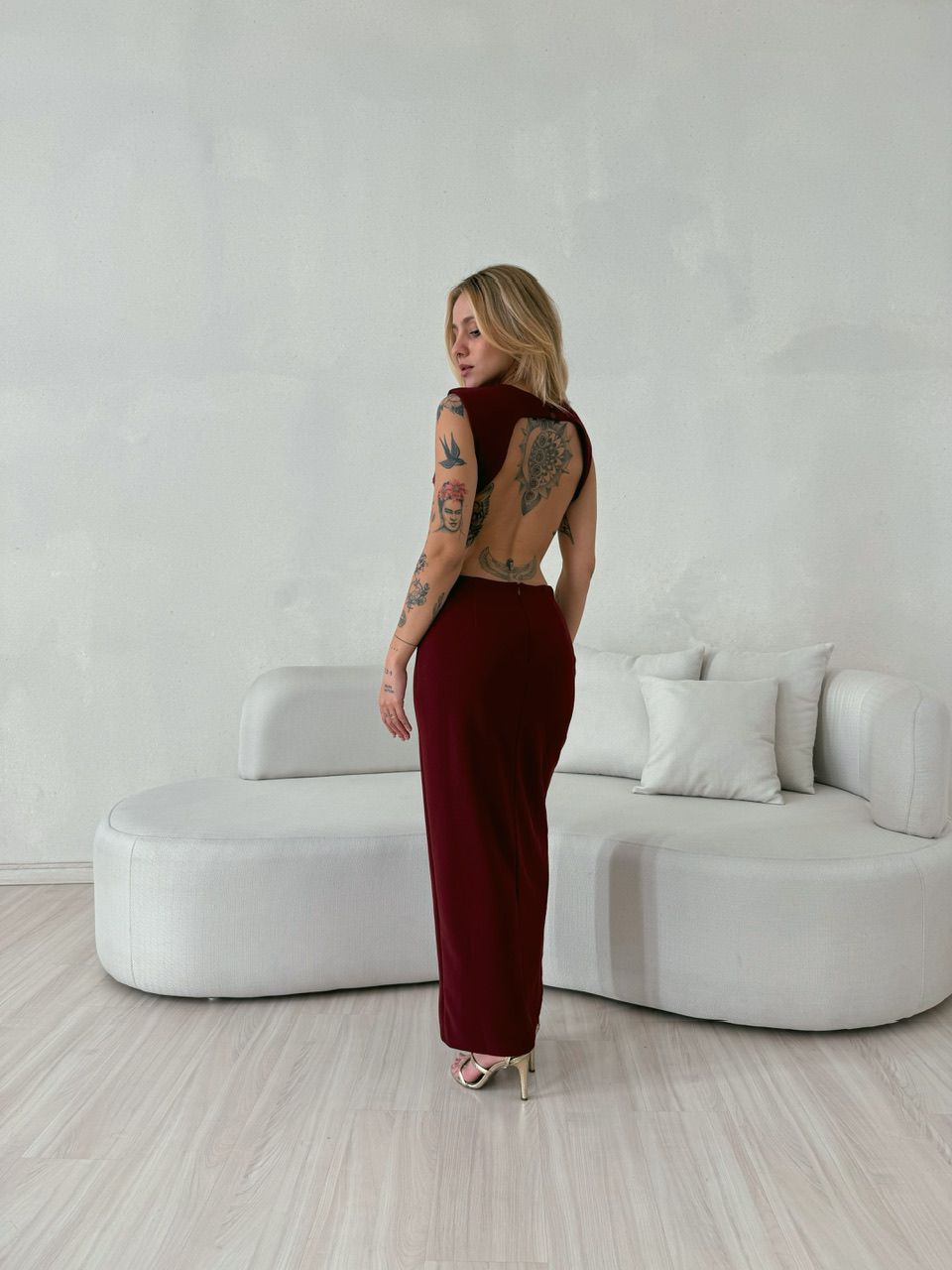 VESTIDO DETALHE VAZADO VINHO